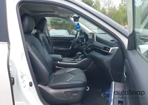 2021 Toyota Highlander Xle z USA, uszkodzony, nr VIN 5TDGZRBH4MS538876